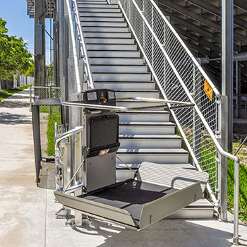 Artira Curved outside on stairs