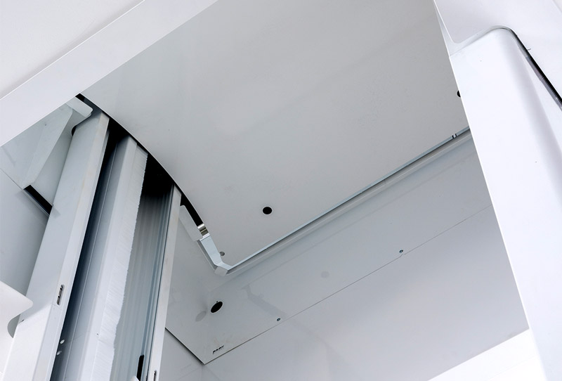 LUMA Homelift with self‑supporting integrated rails – Garaventa Lift display showing smooth travel and hidden supports