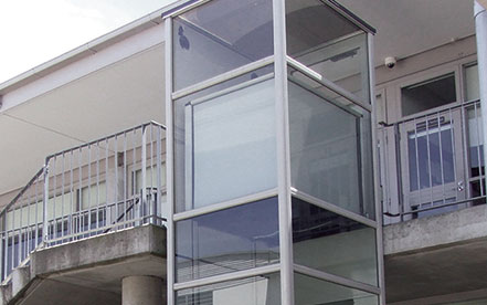 Genesis enclosure with glass wall