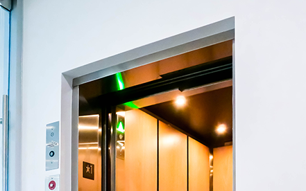 Elvoron LULA elevator application thumbnail showing lift entry in building corridor – Garaventa Lift