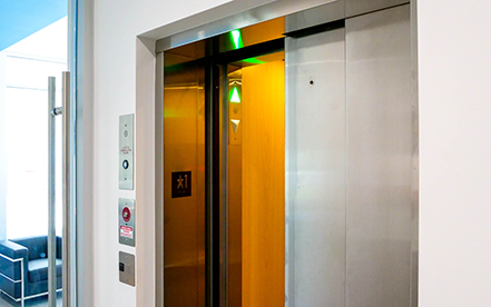 Elvoron LULA elevator application thumbnail showing lift inside building lobby with glass walls – Garaventa Lift design example